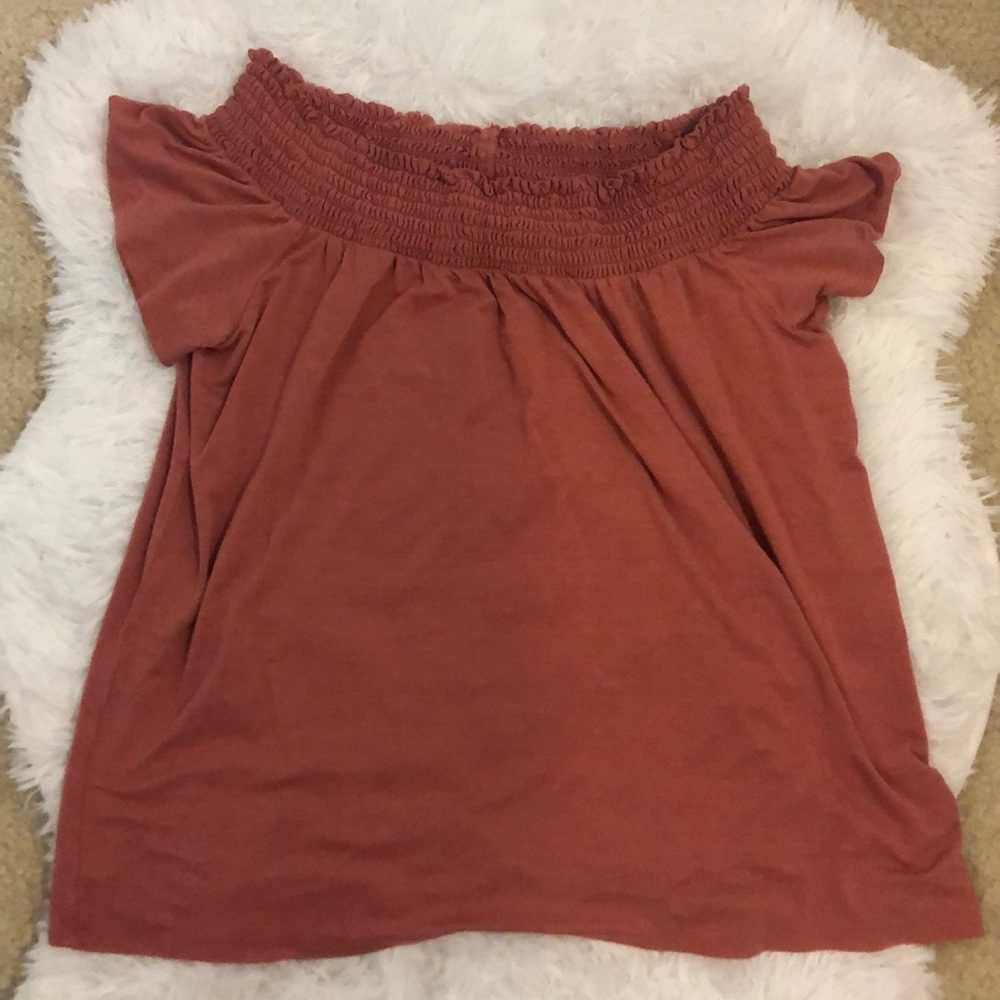 Small: Off the shoulder blush pink shirt